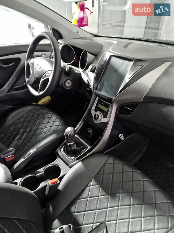 Hyundai Elantra 2012