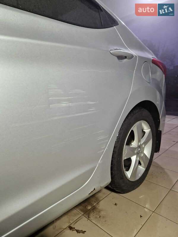 Седан Hyundai Elantra 2012 в Измаиле