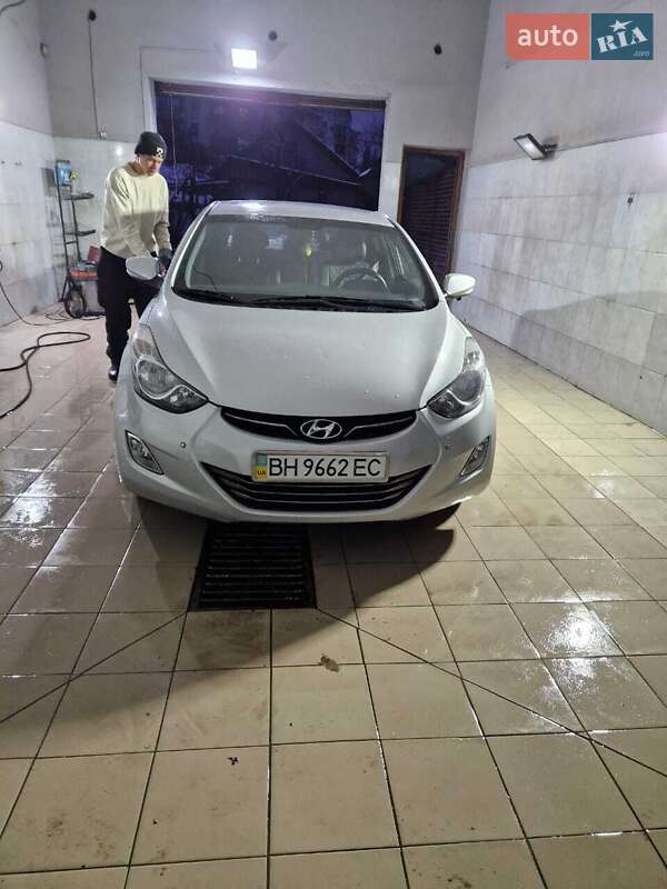 Седан Hyundai Elantra 2012 в Измаиле