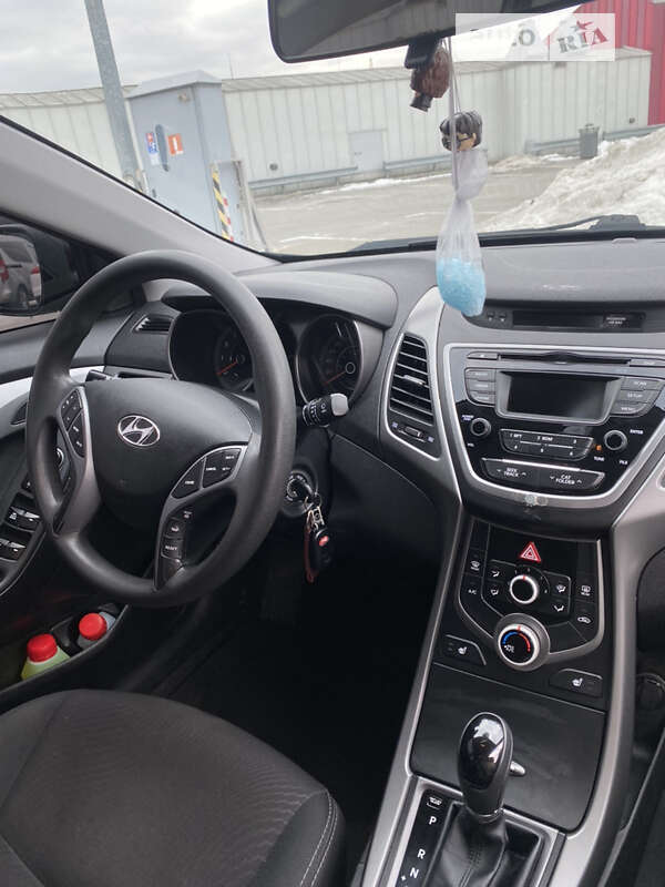 Седан Hyundai Elantra 2015 в Києві