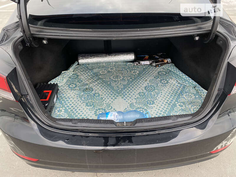 Седан Hyundai Elantra 2015 в Києві