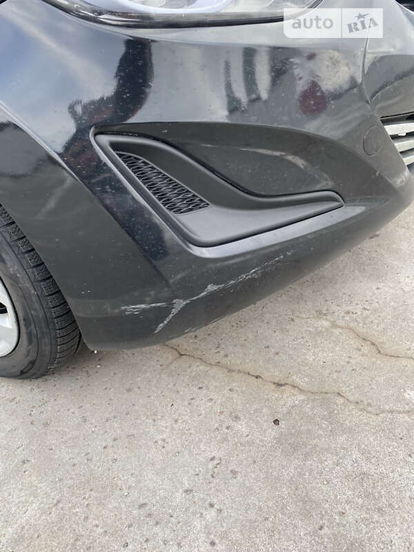 Седан Hyundai Elantra 2015 в Києві