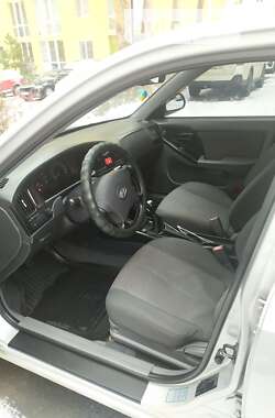 Седан Hyundai Elantra 2006 в Киеве