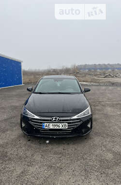 Седан Hyundai Elantra 2019 в Днепре