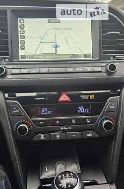 Седан Hyundai Elantra 2016 в 