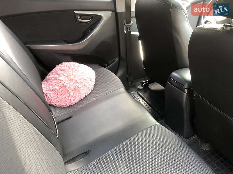 Седан Hyundai Elantra 2011 в Буче
