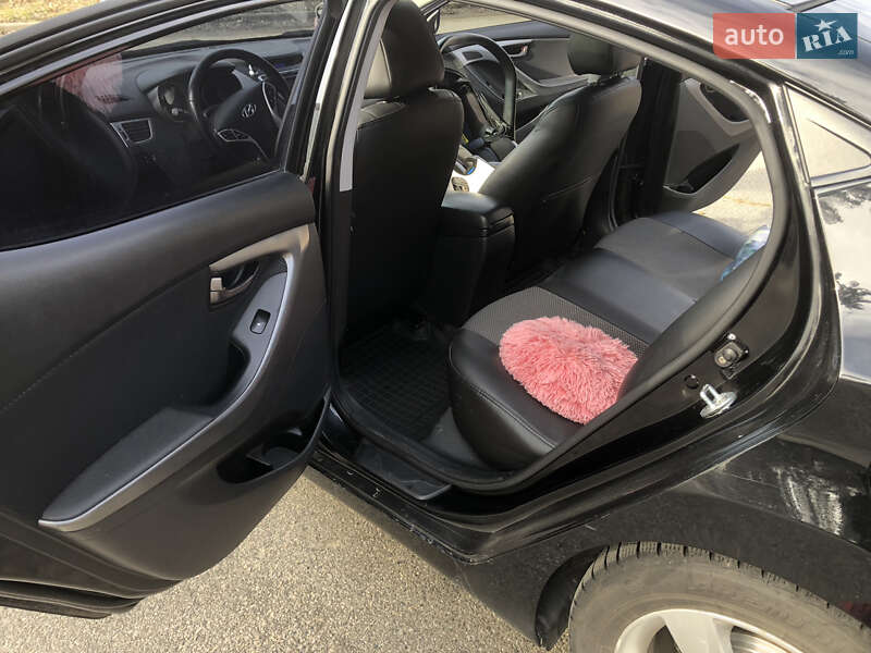 Седан Hyundai Elantra 2011 в Буче