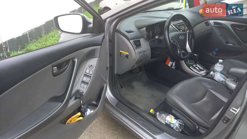 Седан Hyundai Elantra 2012 в Николаеве