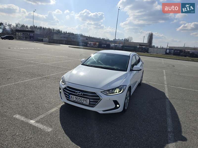 Седан Hyundai Elantra 2016 в Макарове