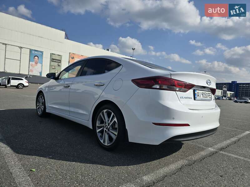 Седан Hyundai Elantra 2016 в Макарове