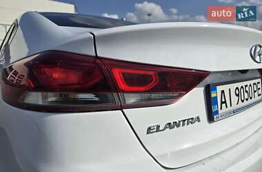 Седан Hyundai Elantra 2016 в Макарове