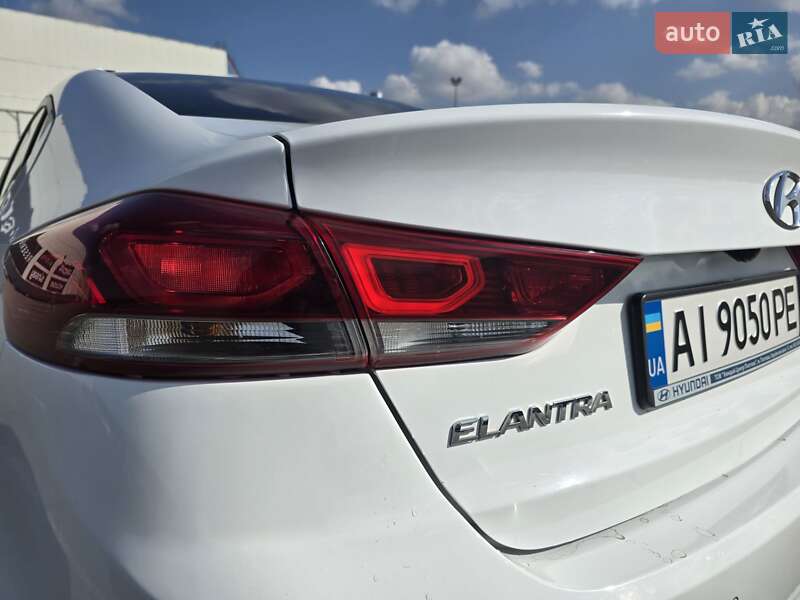 Седан Hyundai Elantra 2016 в Макарове