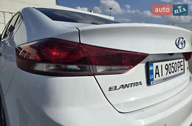 Седан Hyundai Elantra 2016 в Макарове