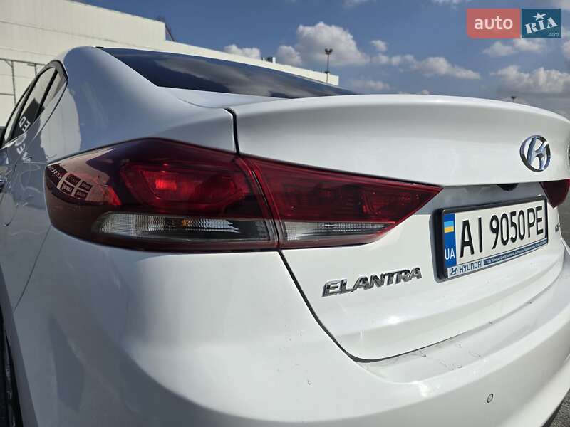 Седан Hyundai Elantra 2016 в Макарове