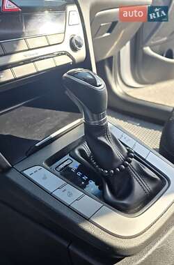 Седан Hyundai Elantra 2016 в Макарове