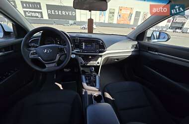 Седан Hyundai Elantra 2016 в Макарове