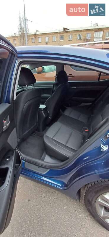 Седан Hyundai Elantra 2016 в Киеве
