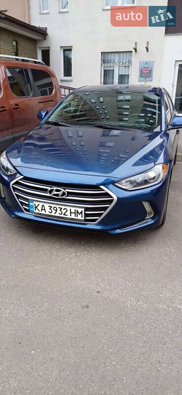 Седан Hyundai Elantra 2016 в Киеве