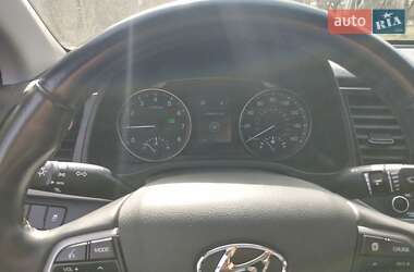 Седан Hyundai Elantra 2016 в 