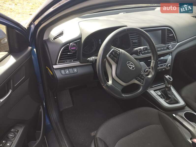 Седан Hyundai Elantra 2016 в Киеве