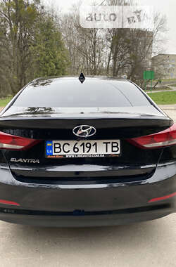 Седан Hyundai Elantra 2017 в Львове