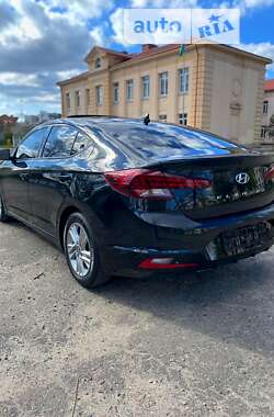 Седан Hyundai Elantra 2019 в Львове