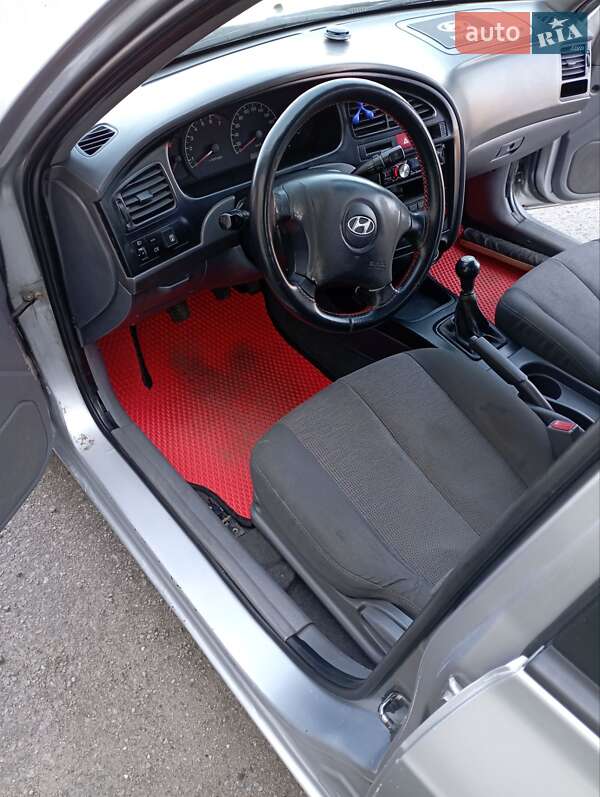 Седан Hyundai Elantra 2003 в Кременчуге
