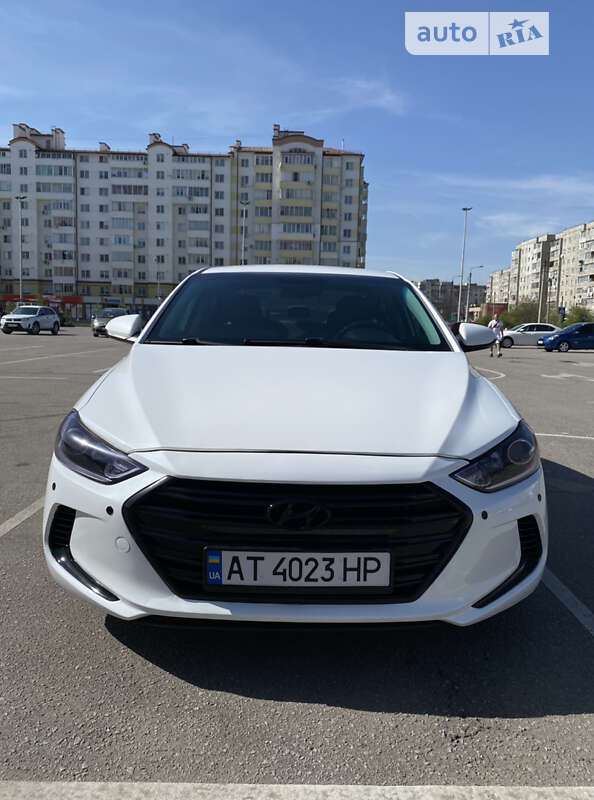 Седан Hyundai Elantra 2016 в Ивано-Франковске