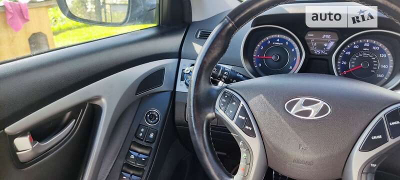 Седан Hyundai Elantra 2014 в Ивано-Франковске