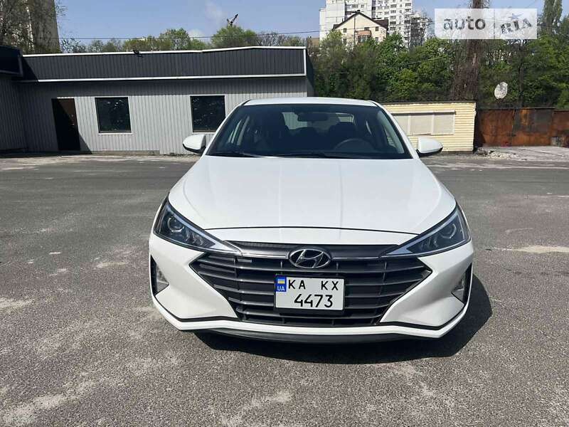 Седан Hyundai Elantra 2019 в Киеве