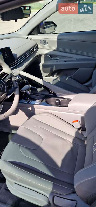 Седан Hyundai Elantra 2023 в Днепре