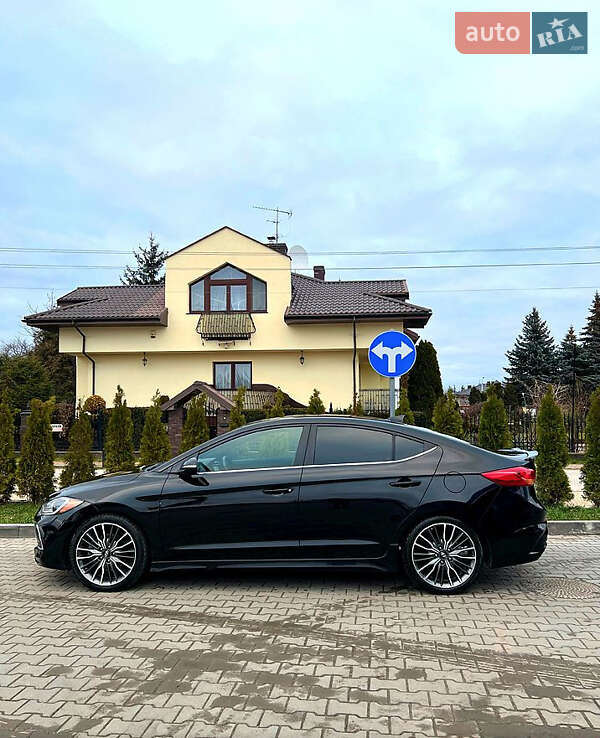 Седан Hyundai Elantra 2017 в Киеве