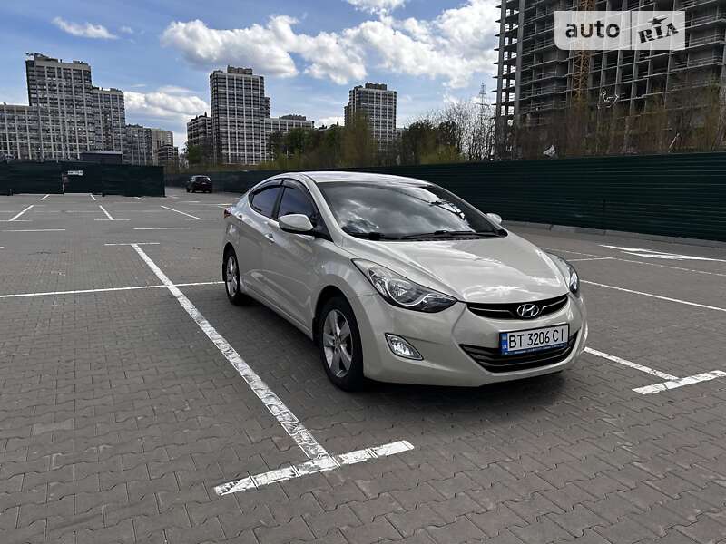 Седан Hyundai Elantra 2013 в Києві