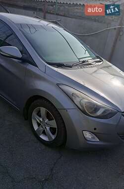 Hyundai Elantra 2012