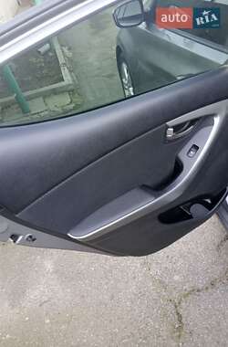 Седан Hyundai Elantra 2012 в 