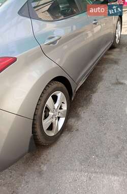 Седан Hyundai Elantra 2012 в 