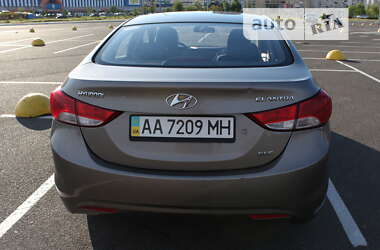 Седан Hyundai Elantra 2012 в Киеве