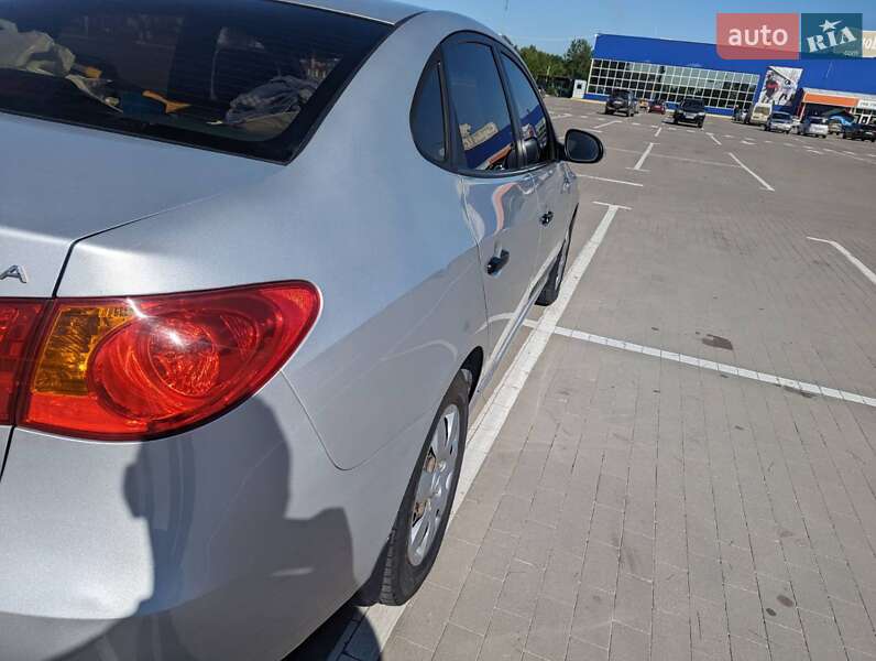 Седан Hyundai Elantra 2010 в Днепре