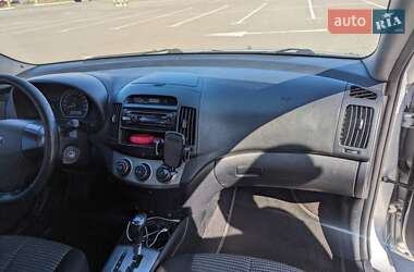 Седан Hyundai Elantra 2010 в Днепре