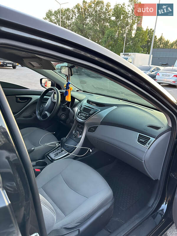 Седан Hyundai Elantra 2014 в Днепре