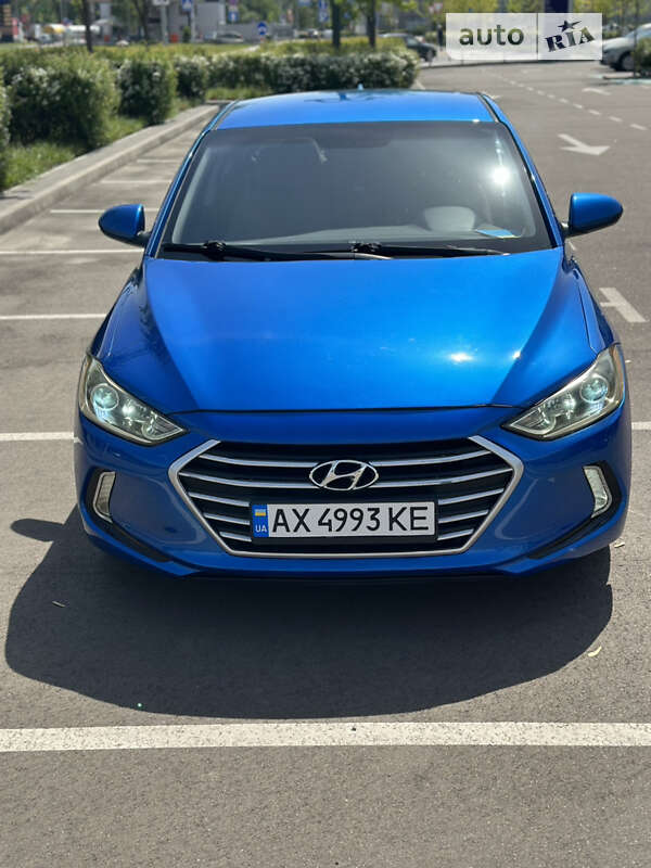 Седан Hyundai Elantra 2018 в Киеве