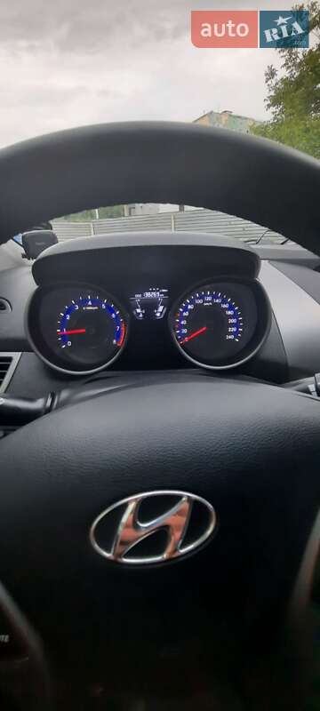 Седан Hyundai Elantra 2013 в Черновцах