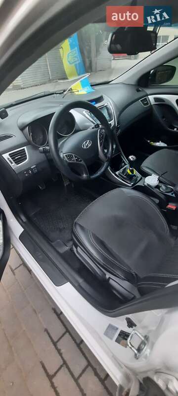 Седан Hyundai Elantra 2013 в Черновцах