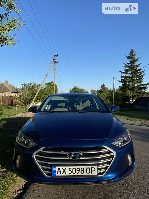Седан Hyundai Elantra 2018 в Ольшанах