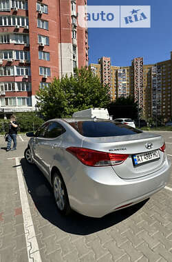 Седан Hyundai Elantra 2012 в Києві