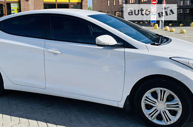 Седан Hyundai Elantra 2013 в Ужгороде