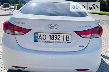 Седан Hyundai Elantra 2013 в Ужгороде