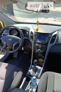 Хэтчбек Hyundai Elantra 2015 в Умани