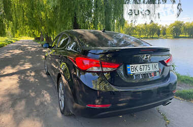 Седан Hyundai Elantra 2015 в Ровно