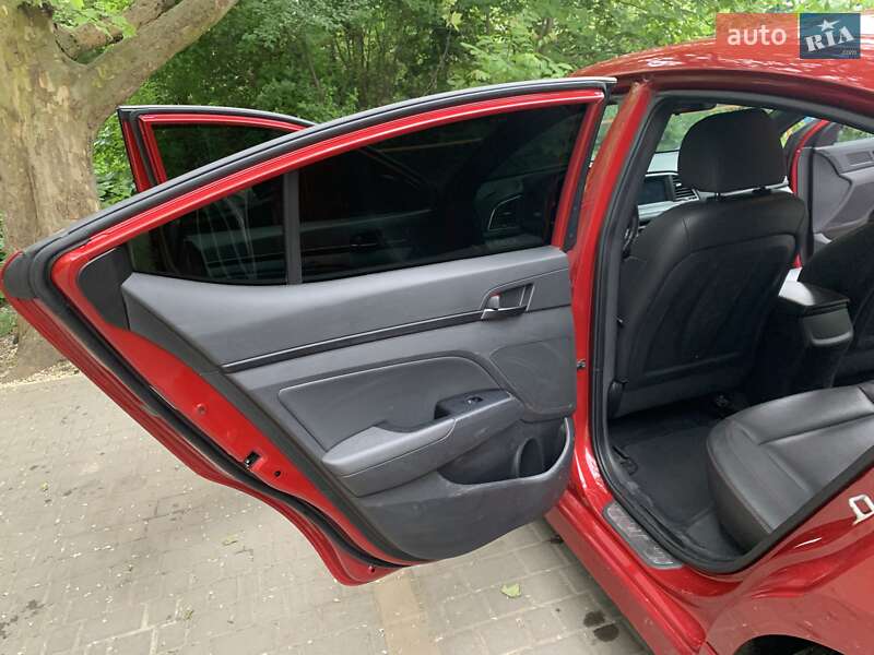 Седан Hyundai Elantra 2017 в Одессе